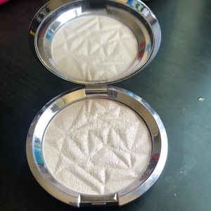 Becca highlighter in prismatic amethyst